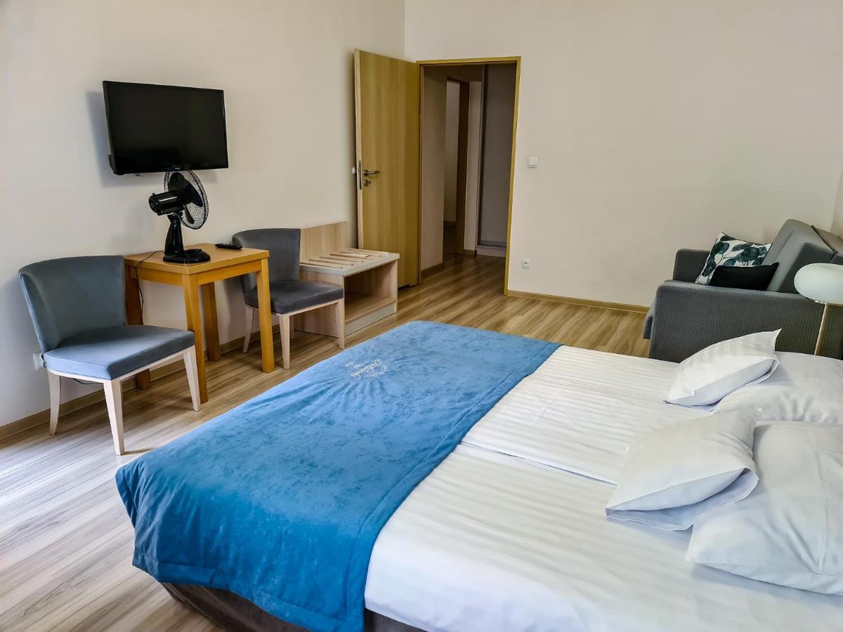 Antoninska Hotel & Apartamenty Leszno  Eksteriør billede