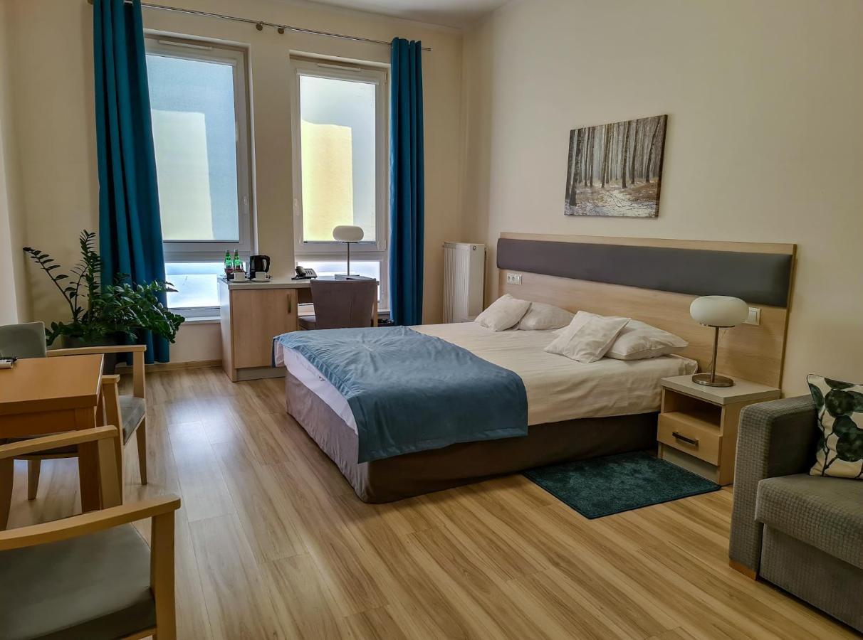 Antoninska Hotel & Apartamenty Leszno  Eksteriør billede