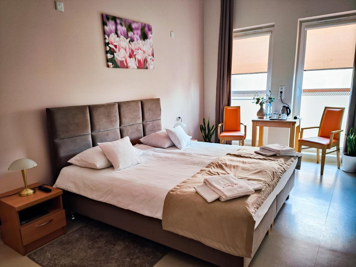 Antoninska Hotel & Apartamenty Leszno  Eksteriør billede