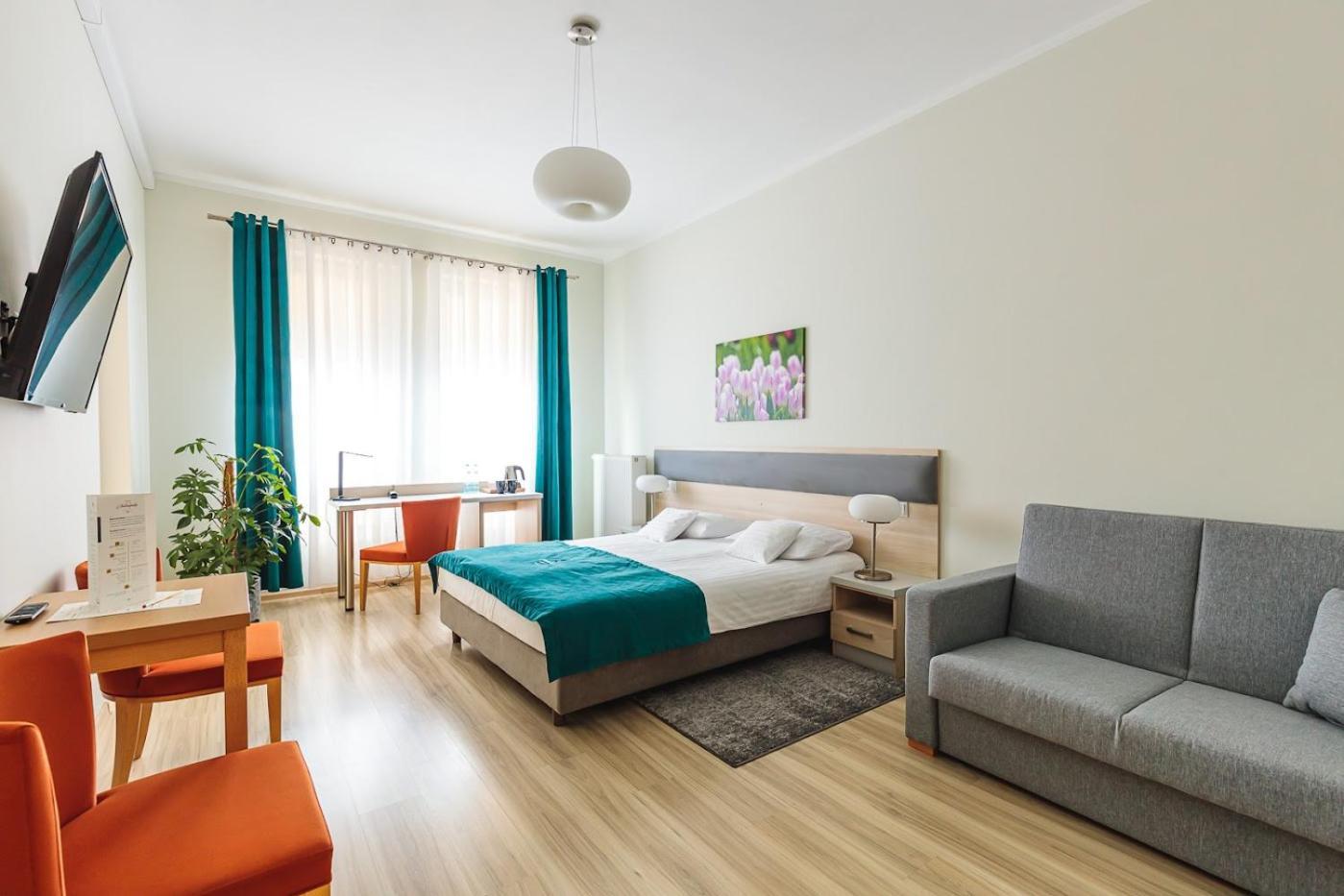 Antoninska Hotel & Apartamenty Leszno  Eksteriør billede