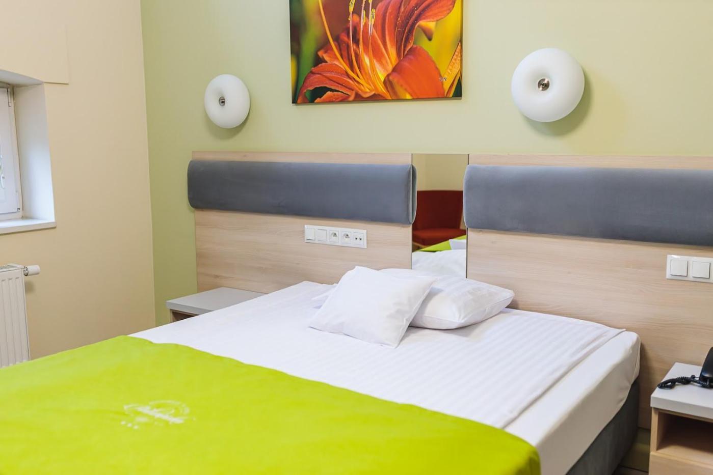 Antoninska Hotel & Apartamenty Leszno  Eksteriør billede