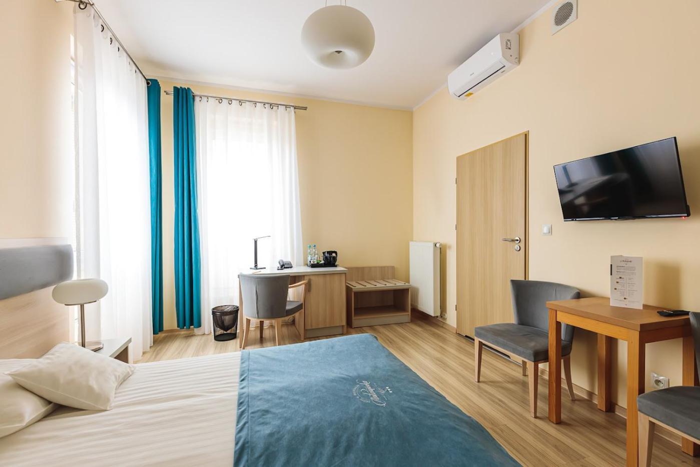 Antoninska Hotel & Apartamenty Leszno  Eksteriør billede