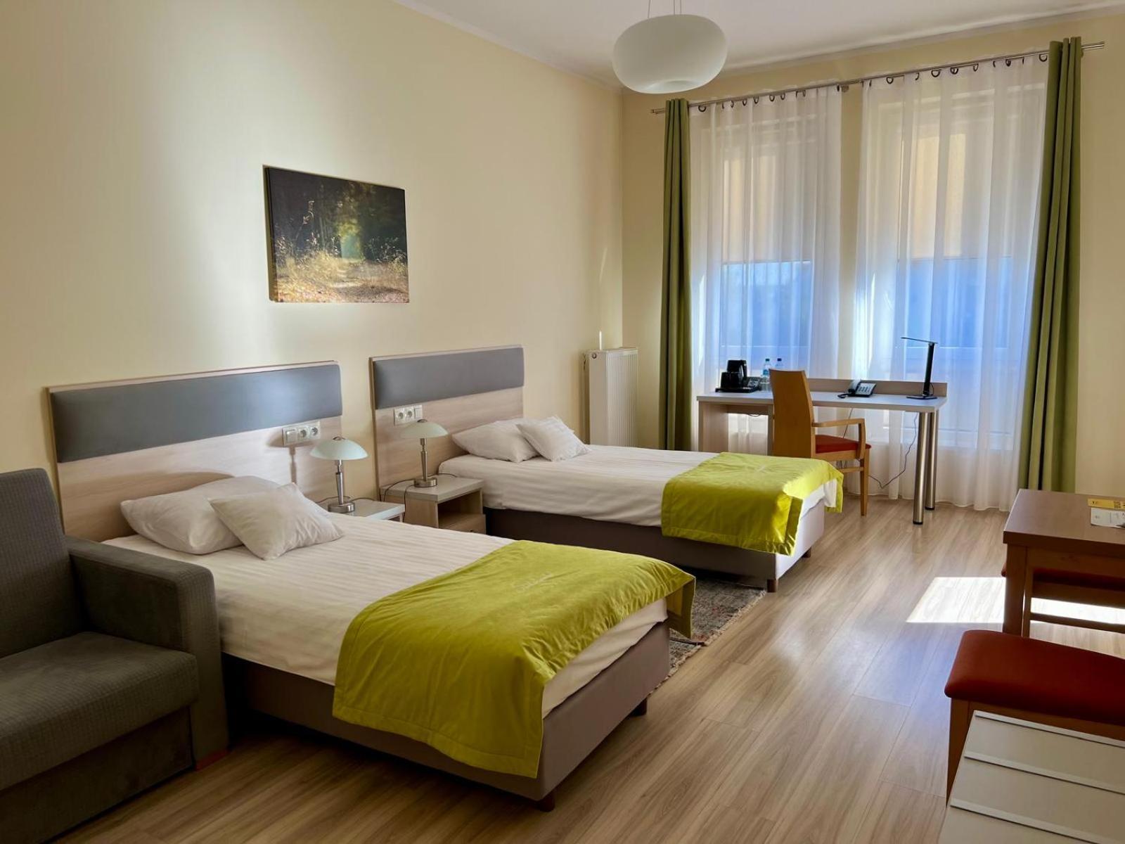 Antoninska Hotel & Apartamenty Leszno  Eksteriør billede